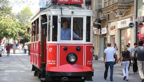 İçinden Tramvay Geçen Sokak